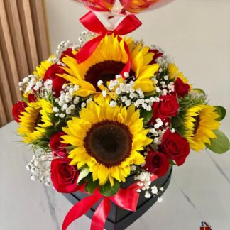 Corazón girasoles y rosas