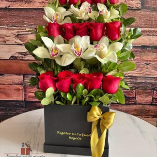 Caja rosas y orquídeas