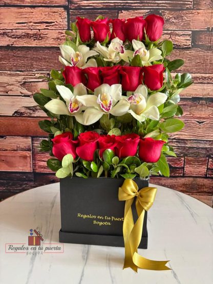 Caja rosas y orquídeas