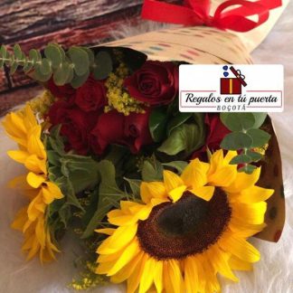 Bouquet 12 rosas y 2 girasoles