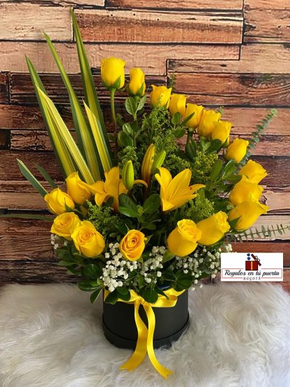 Caja de lirios y rosas