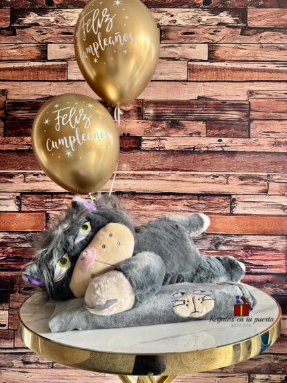 Peluche gato Lucifer cobija