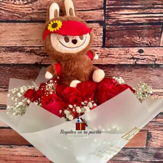 Bouquet de rosas y peluche