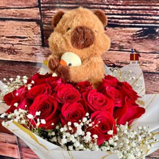 Bouquet de rosas y peluche