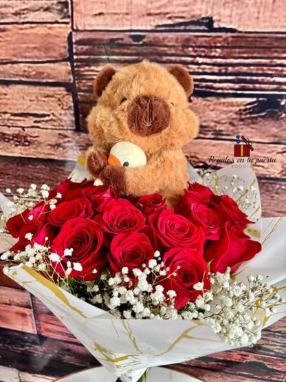 Bouquet de rosas y peluche