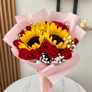 Bouquet de rosas y girasoles