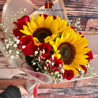 Bouquet de rosas y girasoles
