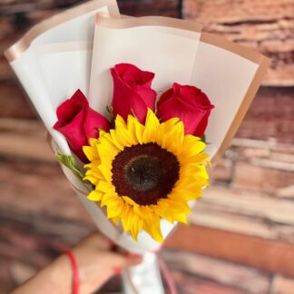 Bouquet 3 rosas 1 girasol